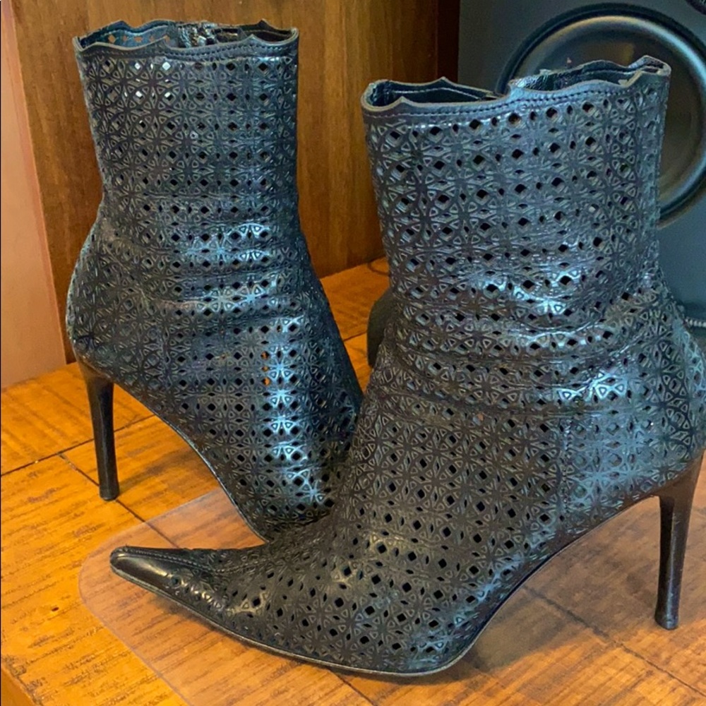 Left/Right Vitello Nero Booties